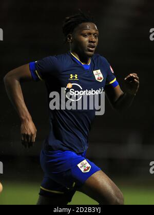 Allan Tchaptchet de Southampton U21 lors du match de Trophée de l'EFL au PTS Academy Stadium, à Northampton. Banque D'Images