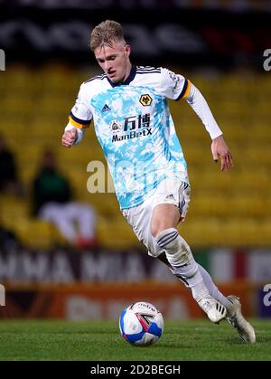 Taylor Perry de Wolverhampton Wanderers lors du match du Trophée EFL au stade énergétique Utilita, Bradford. Banque D'Images