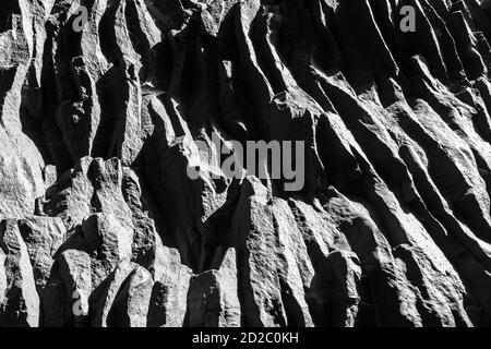 Rochers de basalte et eau vierge des gorges d'Alcantara en Sicile, Italie Banque D'Images