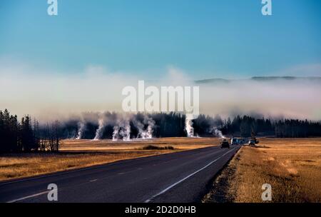 Éruption de geysers, bassin inférieur de Geyser, parc national de Yellowstone, Wyoming, États-Unis Banque D'Images