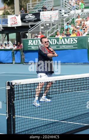 DELRAY BEACH, FL - 27 OCTOBRE : Tom Arnold au Chris Evert/Raymond James Pro-Celebrity tennis Classic au Delray Beach tennis Centre le 27 octobre 2012 à Delray Beach, Floride. Personnes: Tom Arnold crédit: Hoo-me / MediaPunch Banque D'Images