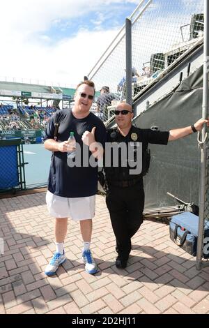 DELRAY BEACH, FL - 27 OCTOBRE : Tom Arnold au Chris Evert/Raymond James Pro-Celebrity tennis Classic au Delray Beach tennis Centre le 27 octobre 2012 à Delray Beach, Floride. Personnes: Tom Arnold crédit: Hoo-me / MediaPunch Banque D'Images