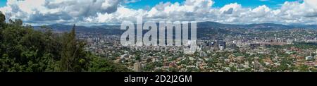 Vue de Caracas depuis le parc national d'Avila (Venezuela). Banque D'Images
