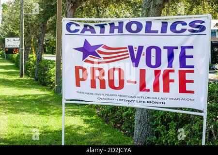 Brooksville Floride, St.Église catholique Saint Anthony,campagne électorale présidentielle de 2020,bannière,pro-vie,anti-avortement,religion politique religieuse,ID Banque D'Images