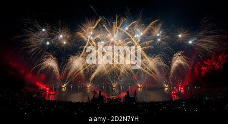 MUNICH, ALLEMAGNE - JUL 27, 2013: Feux d'artifice à l'Olympiapark au Festival Sommernachtstraum de Munich Banque D'Images