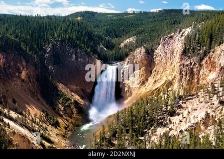 Lower Falls of the Yellowstone River et Grand Canyon, parc national de Yellowstone, Wyoming, États-Unis Banque D'Images