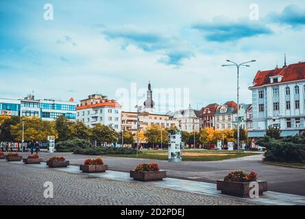 OSTRAVA / RÉPUBLIQUE TCHÈQUE - 28 SEPTEMBRE 2019 : vue sur la place centrale de la ville d'Ostrava - place Masaryk Banque D'Images