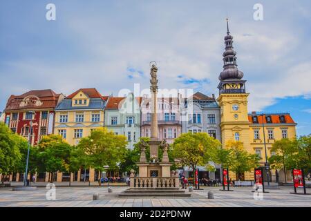 OSTRAVA / RÉPUBLIQUE TCHÈQUE - 29 SEPTEMBRE 2019 : vue sur la place centrale de la ville d'Ostrava - place Masaryk Banque D'Images