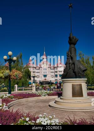 Disneyland Hôtel et entrée au parc, Disneyland Paris, Marne-la-Vallée, Paris, France, Europe Banque D'Images