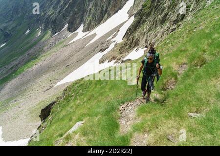 senda al Puerto de la Pez, Valle de Gistau, parque Natural Posets-Maladeta, Huesca, cordillera de los Pirineos, Espagne Banque D'Images