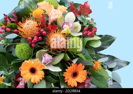 Arrangement de fleurs avec des fleurs d'orange. Bouquet d'automne de luxe. Banque D'Images