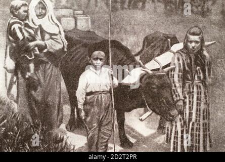 Une paysanne turque transportant des munitions sur le front en 1921. Banque D'Images