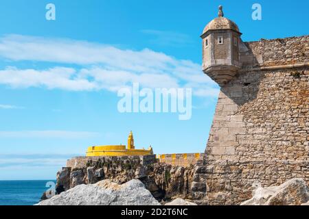 Vue sur la forteresse de Peniche (Fortaleza de Peniche). Peniche, Estrémadure, Portugal Banque D'Images