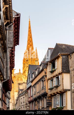 Quimper, France - 2 août 2018 : Architecture de la vieille ville de Quimper, la capitale de la côte de Bretagne ministère dans le nord-ouest de la France Banque D'Images