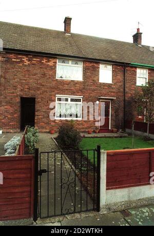 La maison du conseil de Liverpool, qui abritait la famille de Paul McCartney, surnommée le lieu de naissance des Beatles, a été acquise par le National Trust, a annoncé aujourd'hui (lundi). La maison mitoyenne, 20 Forthlin Road, Liverpool, a été la maison familiale de McCartney pendant neuf ans. McCartney et John Lennon l'ont utilisé pour écrire et répéter dans les premiers jours avant et après qu'ils ont pris la renommée. Voir l'histoire de PA SHOWBIZ Beatles House. Banque D'Images