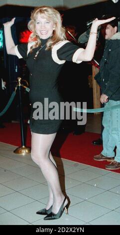 Malandra Burrows d'Emmerdale lors de la première britannique de Broken Arrow de ce soir (mardi), avec John Travolta et Christian Slater, à Bury. Banque D'Images