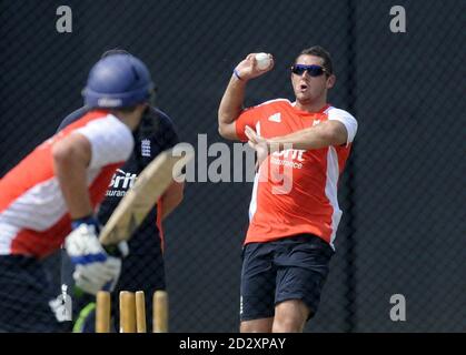 Tim Bresnan en Angleterre pendant la pratique du net au stade R. Premadasa, Colombo, Sri Lanka. Banque D'Images