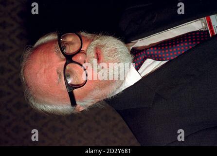 Le réalisateur Lord Attenborough arrive à une réception à Brighton ce soir (mardi). Le premier ministre Tony Blair était également présent, après avoir prononcé son discours-programme à la conférence. Photo de Sean Dempsey/PA Banque D'Images