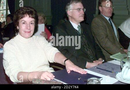 Gillian Shepard, ancienne secrétaire d'État à l'éducation et à l'emploi, avec des collègues conservateurs au Grand Hotel d'Eastbourne aujourd'hui (mardi). Voir PA Story POLITICS Tory. Photo de piscine /PA Banque D'Images