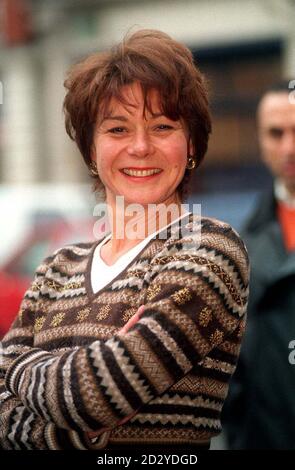 PA NEWS PHOTO 10/02/98 L'ACTRICE BARBARA FLYNN À UN PHOTOCALL À LONDRES, ELLE APPARAÎT DANS UNE NOUVELLE BBC 2 SÉRIE TÉLÉVISÉE « EAR NOBODY » Banque D'Images