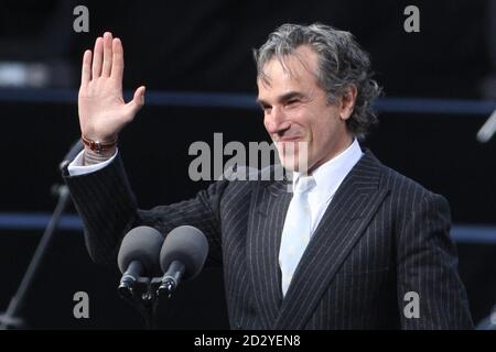 Daniel Day Lewis lit un poème avant le discours du président américain Barack Obama à College Green, Dublin, lors de sa visite en Irlande au début d'une visite d'une semaine en Europe. Banque D'Images