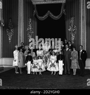 LE PRINCE CHARLES ET LA PRINCESSE DIANA AU PALAIS DE BUCKINGHAM APRÈS LEUR MARIAGE Banque D'Images