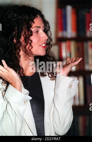 L'ACTRICE BRITANNIQUE MINNIE PILOTE ASSISTE À UNE SÉANCE PHOTO AVANT D'ASSISTER À L'ÉVÉNEMENT DE LA SOCIÉTÉ DE DÉBAT DE L'UNION ÉTUDIANTE D'OXFORD. Banque D'Images