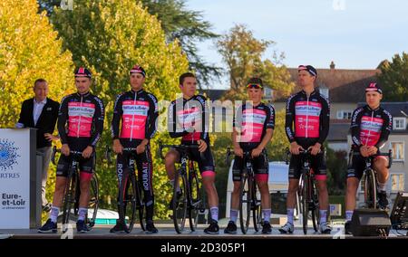 Chartres, France - 13 octobre 2019 : l'équipe Natura4Ever-Roubaix-Lille Metropole est sur le podium à Chartres, lors de la présentation des équipes avant l'a Banque D'Images