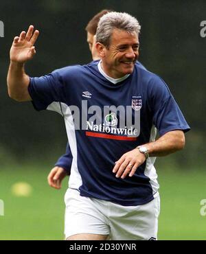 Cette image ne peut être utilisée que dans le contexte d'une fonction éditoriale. Kevin Keegan, directeur de l'Angleterre, sourit tous lors d'une séance d'entraînement au camp d'entraînement de l'Angleterre à Spa, en Belgique. * l'Angleterre a commencé le compte à rebours final pour leur match d'ouverture Euro 2000 contre le Portugal à Eindhoven lundi soir. Banque D'Images