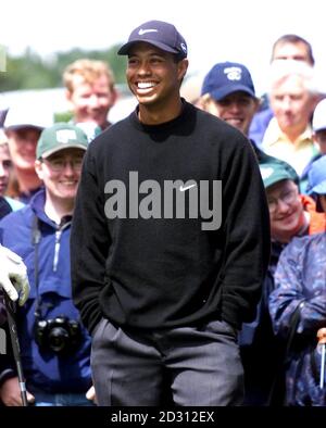 American Golfer Tiger Woods appréciant l'atmosphère, pendant le JP McManus Invitational Pro Am se joue au Limerick Golf Club, en Irlande. Banque D'Images