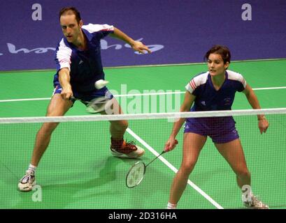 Joanne Goode et Simon Archer, en Grande-Bretagne, en action lors de leur match de médaille de bronze dans les doubles de Badminton Mixed aux Jeux Olympiques. Goode et Archer ont battu Michael Sogaard et Rikke Olsen au Danemark pour remporter la médaille. Banque D'Images