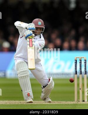 Les chauves-souris Shivnarine Chanderpaul des Indes occidentales lors du match d'essai international d'Investec au terrain de cricket de Lords, Londres. Banque D'Images