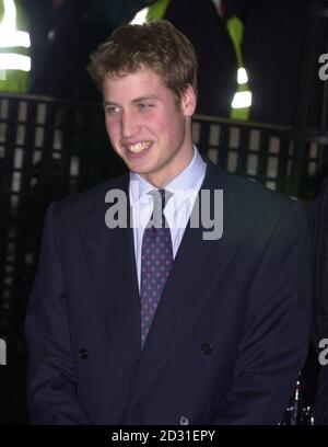 HRH le prince William, fils aîné du prince de Galles, arrive pour le dixième anniversaire de la Commission des plaintes de la presse (CCP) à Somerset House, à Londres. * Mark Dyer - un ami proche du Prince William - qui se remet après avoir brisé ses jambes dans un accident de moto. L'ancien capitaine des gardes gallois, âgé de 35 ans, qui a aidé le prince William à concevoir son année de l'écart, a eu une opération dans un hôpital de Londres, mais il est maintenant en mesure de marcher à nouveau. William, actuellement en Afrique, lors d'un voyage qu'il a organisé avec M. Dyer, était tenu informé de ses progrès, a déclaré le Palais Saint-Jacques. Banque D'Images