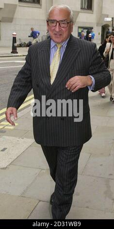 Michael Hill QC quitte le Old Bailey dans le centre de Londres, après avoir témoigné, il a été l'avocat du Daily Star dans le procès Archer original en 1987. Lord Archer est jugé pour parjure. Banque D'Images