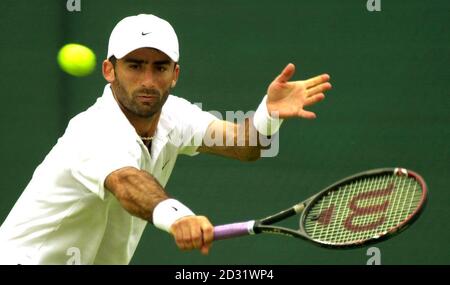 Armenian Sargis Sargsian en action contre l'australien Wayne Arthurs lors du Samsung Open à Nottingham. Banque D'Images