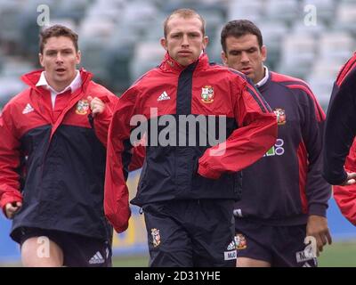 Les Lions britanniques et irlandais Matt dawson (au centre) se réchauffent lors de leur entraînement à Canberra, tandis que les Lions se préparent à leur match avec ACT Brumbies. Banque D'Images