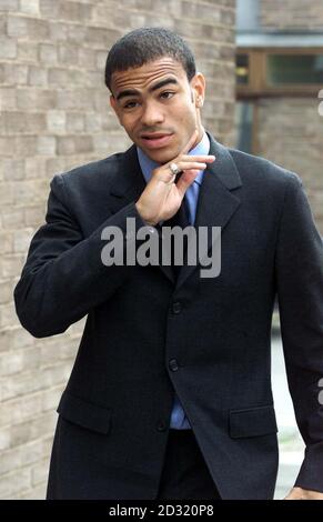 Kieron Dyer, star de Newcastle United, arrivant au tribunal de justice de Chester-le Street, pour une accusation de vitesse où il a été pris en voiture à plus de 100 km/h. Banque D'Images