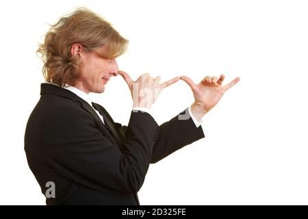 Manager montre un long nez avec les deux mains Banque D'Images