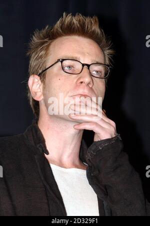 L'acteur Ewan McGregor pose pour les médias lors des Classic Short Awards 2001 au National film Theatre de Londres, où il est l'un des juges de Turner Classic Movies (TCM) sponsorisé pour le meilleur court-métrage de 2001. Banque D'Images