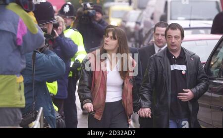 Sara et Michael Payne arrivent au tribunal de Lewes Croun. Le jury dans l'affaire de meurtre de Sarah Payne a entamé aujourd'hui une deuxième journée de délibérations le 18 jour du procès à la Cour de justice de Lewes. *... Roy Whiting, 42 ans, anciennement de Littlehampton, dans l'ouest du Sussex, nie l'enlèvement et le meurtre de Sarah, âgée de huit ans. Banque D'Images