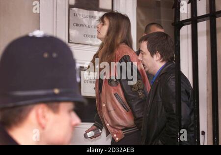 Sara et Michael Payne arrivent au tribunal de la Couronne de Lewes, dans l'est du Sussex, où ils attendent que le jury se rend un verdict dans le procès de Roy Whiting, l'homme accusé de l'enlèvement et du meurtre de leur fille de huit ans Sarah. * pour la première fois dans le procès de 20 jours, Sara et Michael n'étaient pas en cour pour le début de la journée. Banque D'Images