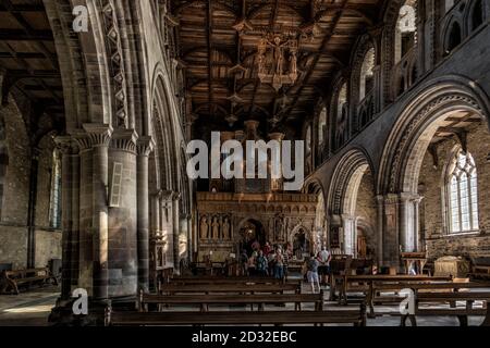 Intérieur de la cathédrale St Davids , située dans la ville de St Davids , Pembrokeshire , pays de Galles , Royaume-Uni Banque D'Images