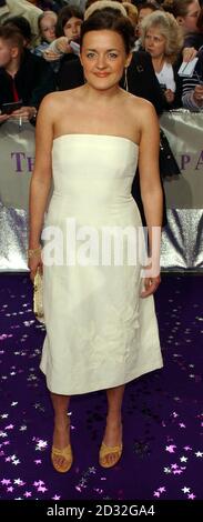 Diane Burke, qui joue Katie Rogers à Brookside, arrive pour la quatrième édition annuelle des British SOAP Awards au BBC Television Center de Londres. La cérémonie est organisée par Matthew Kelly. Banque D'Images