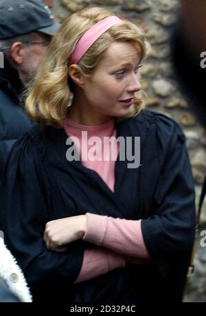 L'actrice américaine Gwyneth Paltrrow pendant le tournage de son nouveau film Ted et Sylvia dans et autour des collèges de Cambridge. Banque D'Images