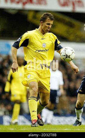 Harry Kewell (en haut à gauche) célèbre avec des coéquipiers après avoir obtenu le deuxième but contre l'Angleterre lors du match international amical à Upton Park East London. Banque D'Images