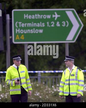 La scène près de l'aéroport d'Heathrow, où un homme a été blessé par une fusillade. L'incident s'est produit sur le contournement de Colnbrook, près de Bath Road, près de l'aéroport, à 16 h 35. * selon des rapports non confirmés, la police armée patrouilant l'aéroport a échangé des coups de feu avec les occupants d'une voiture après qu'elle ne s'est pas arrêtée. Banque D'Images