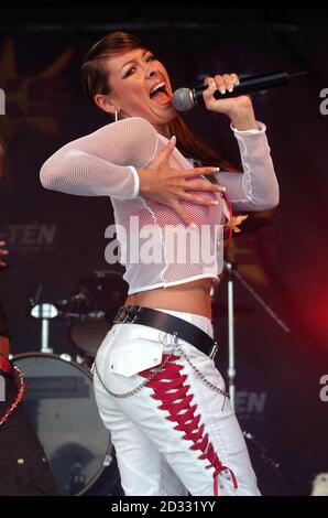 Lisa Scott Lee se produit sur scène pendant le concert d'été XS au complexe de loisirs Rivermead à Reading. Banque D'Images