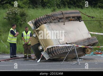 La scène sur la M1 où quatre personnes ont été tuées, dans une énorme pile d'autoroute dans Leicestershire. On croit que la collision a impliqué un transporteur de véhicules et un certain nombre de voitures. * trois Scimitars de l'Armée - véhicules de reconnaissance légèrement blindés - qui venaient juste de rentrer du Golfe, ont été impliqués dans l'accident. Ils étaient emmenés de Marchwood, dans le Hampshire, à la base de l Armée de terre de Catterick, dans le North Yorkshire. On ne savait pas encore à quel régiment ils appartenaient ou si le personnel du ministère de la Défense était impliqué dans l'accident. Banque D'Images