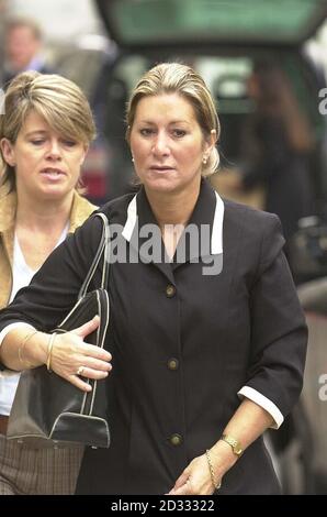 L'ancienne assistante personnelle de Lady Archer, Jane Williams, arrive à la High court dans le centre de Londres.Lady Archer allègue que Mme Williams, âgée de 49 ans, a été la source indirecte d'une histoire de Sunday Mirror du 2002 février à propos de son lifting.* et son amitié avec le professeur Stephen Feldberg. Banque D'Images