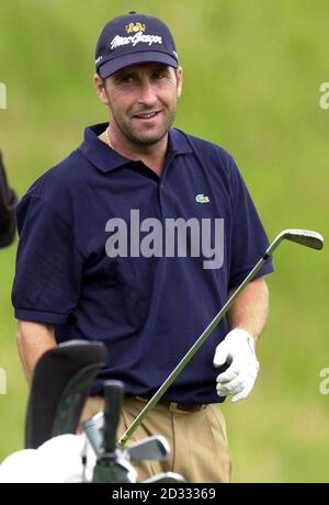 Jose Maria Olazabal sur le terrain d'exercice pendant la journée d'entraînement du Barclays Scottish Open au club de golf Loch Lomond. Banque D'Images